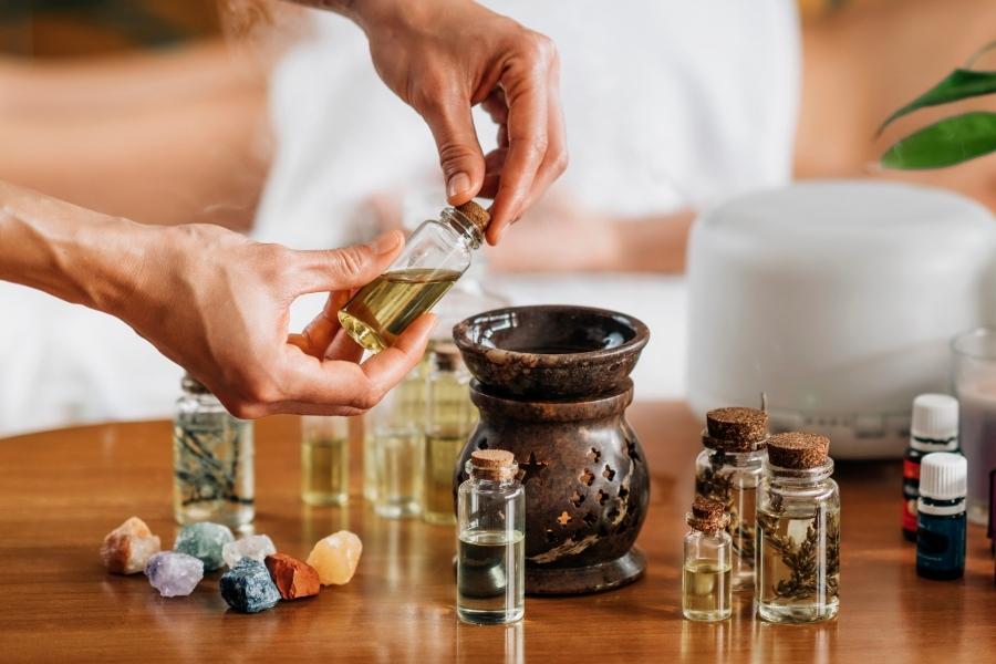 Aromatherapy tinh dầu Hằng Phan giới thiệu liệu pháp Aromatherapy