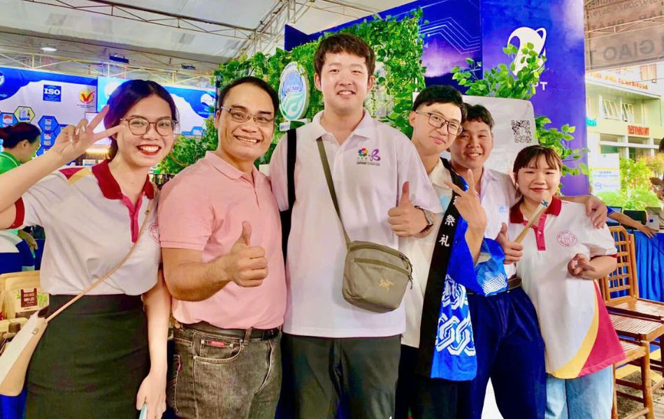 Tinh dầu Hằng Phan kết nối cùng các bạn trẻ Nhật Bản tại sự kiện Kết nối kỷ niệm ngày Doanh nhân Việt Nam 13/10/2024