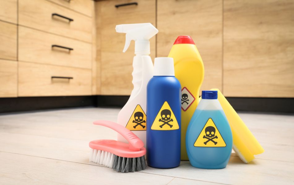 Hóa chất xịt phòng - mối nguy tiềm tàng cho sức khỏe và môi trường sống