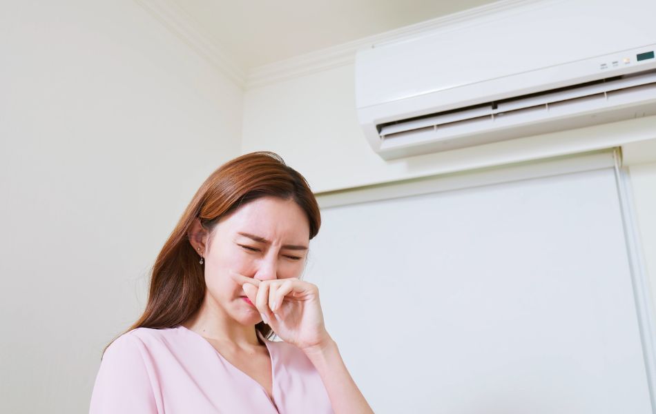 Mùi hôi từ máy lạnh cũng là vấn đề cần chú ý