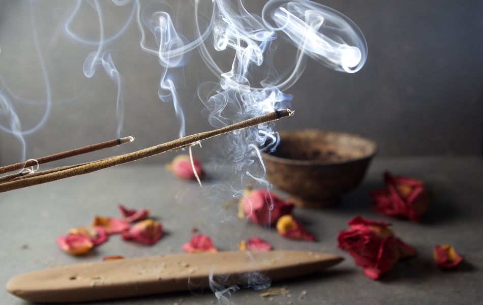 Hít khói nhang giả trong thời gian dài gây ảnh hưởng nghiêm trọng đến sức khỏe thành viên trong gia đình